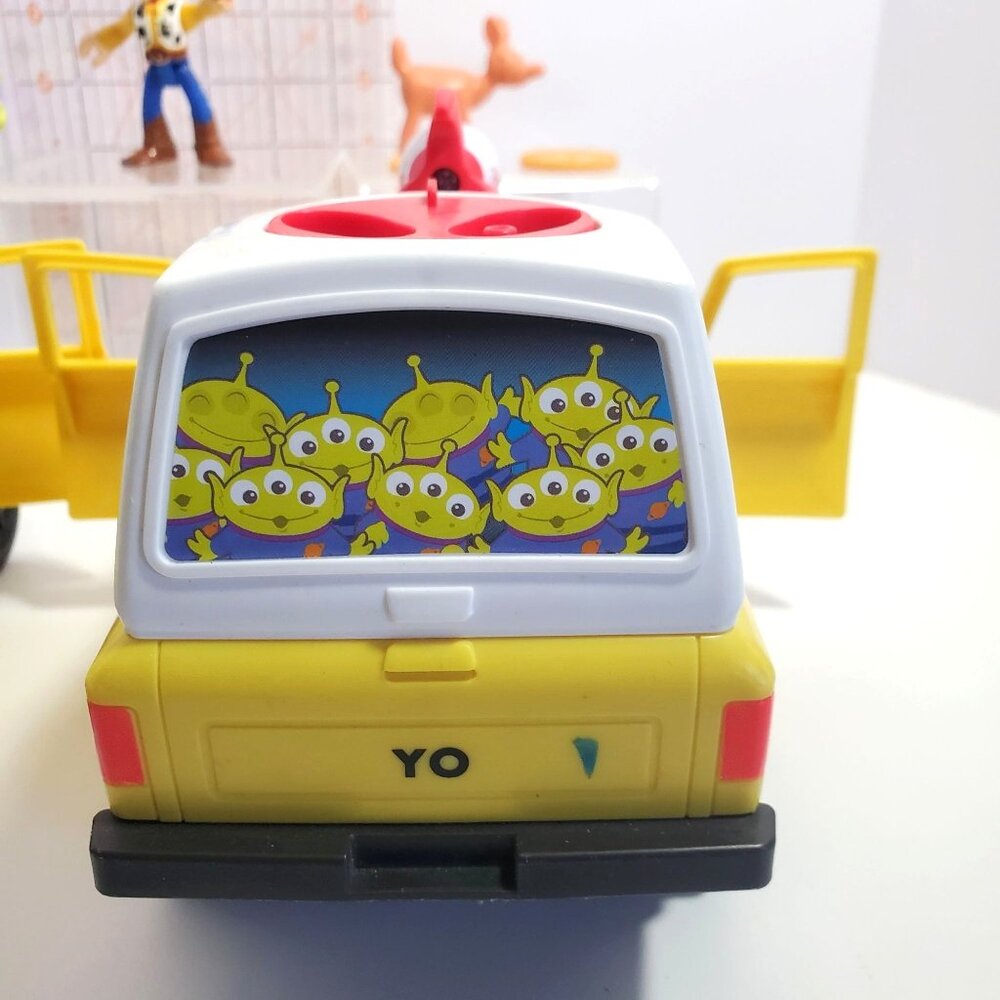 Toy Story 3 Pizza Planet Truck Playset Figures Woody Alien Dog Lot - Picture 15 of 16